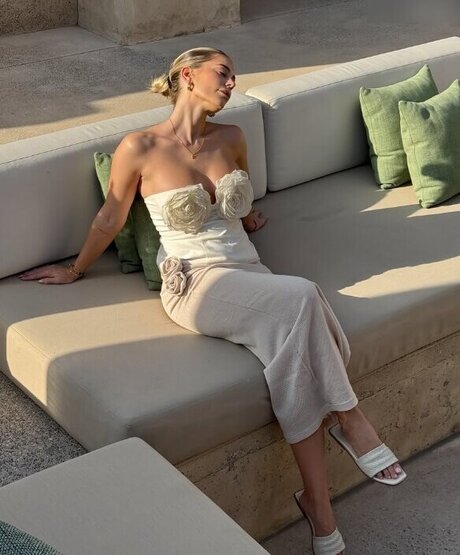 Mrs Bella freie perfekte foto