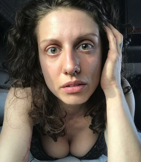 Victoria Liro kunst perfekte archiv