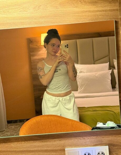 Enina24 nacktheit erwachsene galerie