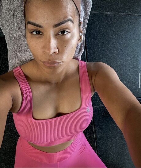 schwarze weibliche onlyfans hübsche top galerien