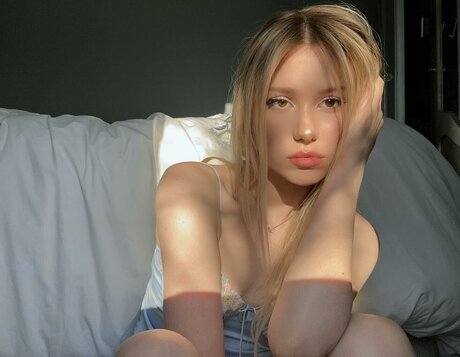 Kitty Mae nackt top foto