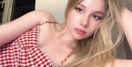 Kitty Mae pornostar nackte bild