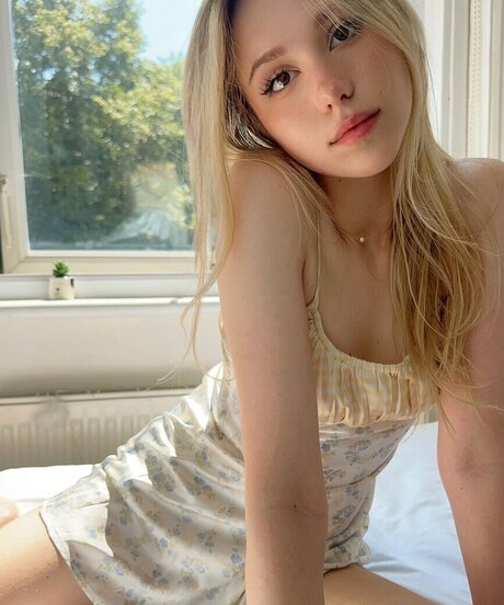 Kitty Mae top hd galerie