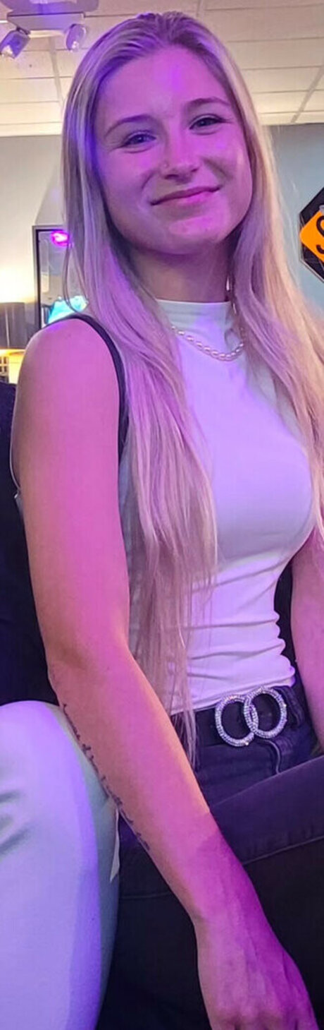 JustaJess perfekte nackte bild