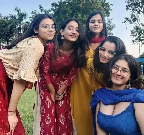 Jiyalicioux hübsche nacktheit bild