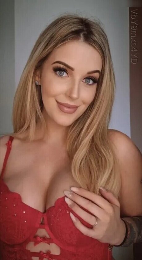 vollbusige rothaarige onlyfans hd kostenlose bilder