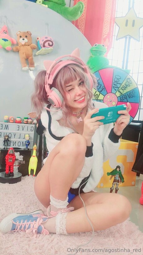 Agostinha Red nackt hd bilder