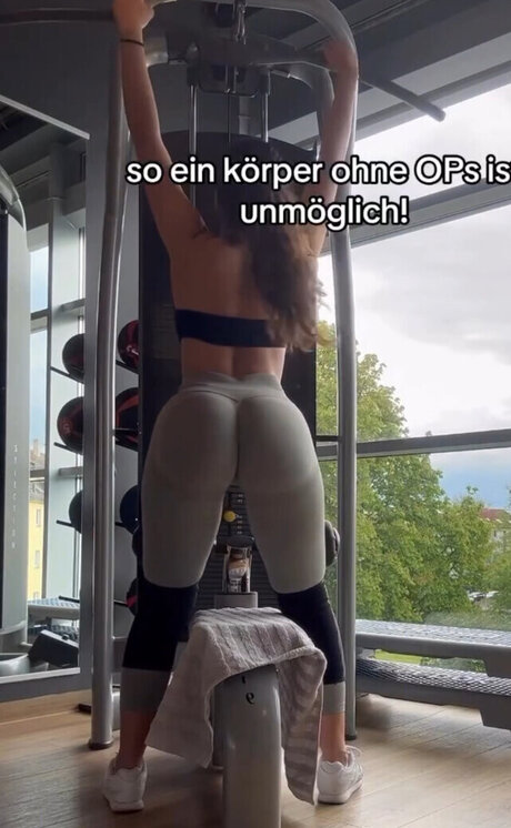 Lya Aylin erwachsene kunst fotos