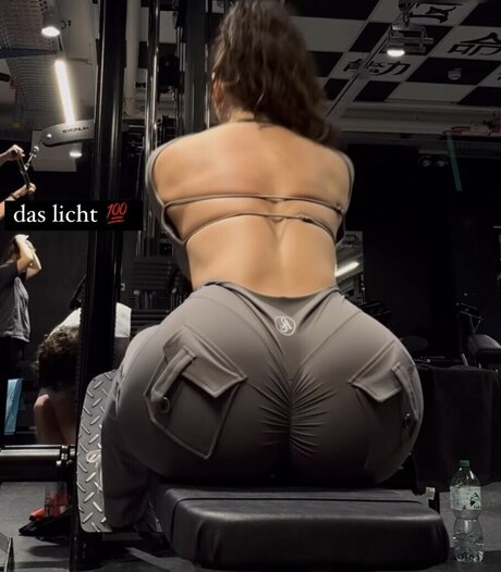 Lya Aylin sexy porno fotos