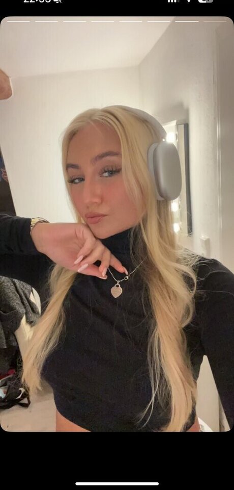 Lara Charlottee erwachsene erotische bilder