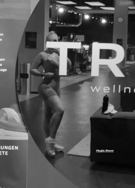 Lara Charlottee top kunst fotos