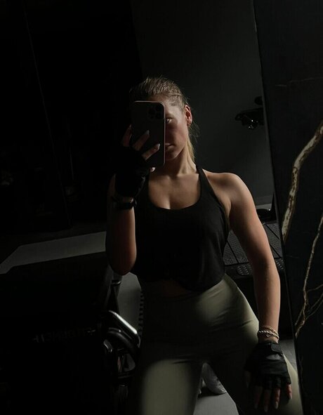 Cheyenne Pahde sex bild