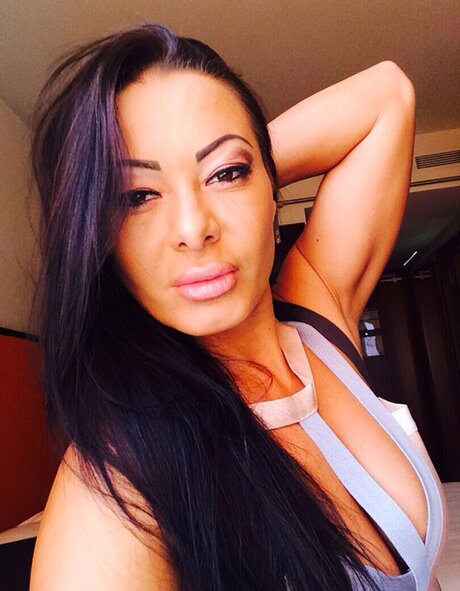 Sandra Romain hd sexy galerien