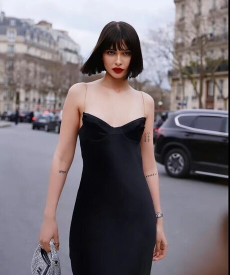 Azza Slimene nackt heiße bild