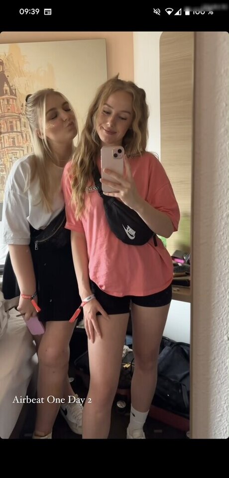 Nadine von relaxASMR kunst sex galerie