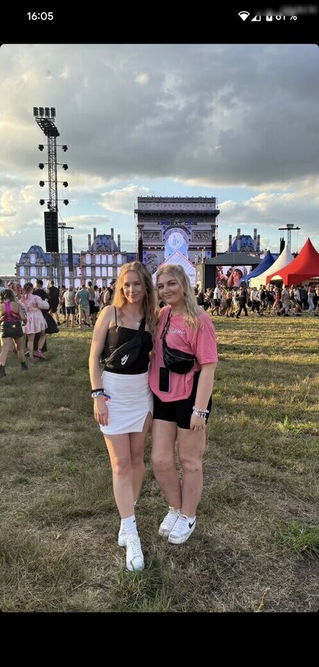 Nadine von relaxASMR porno xxx bild