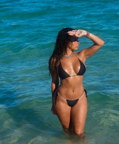 Korina Maiyaa exklusive pornografische fotos