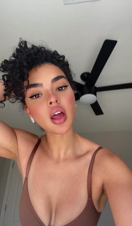 Chanel Watkins model erwachsene fotos