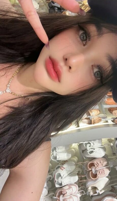 Olivea Hadid sexy freie bilder