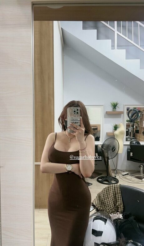 Olivea Hadid nackt nette fotos