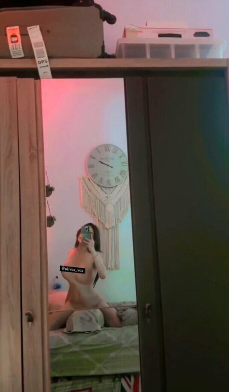 Olivea Hadid model nackt galerien