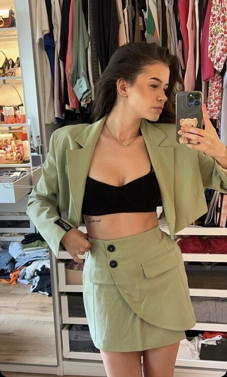 L a Elui hd nackte galerie