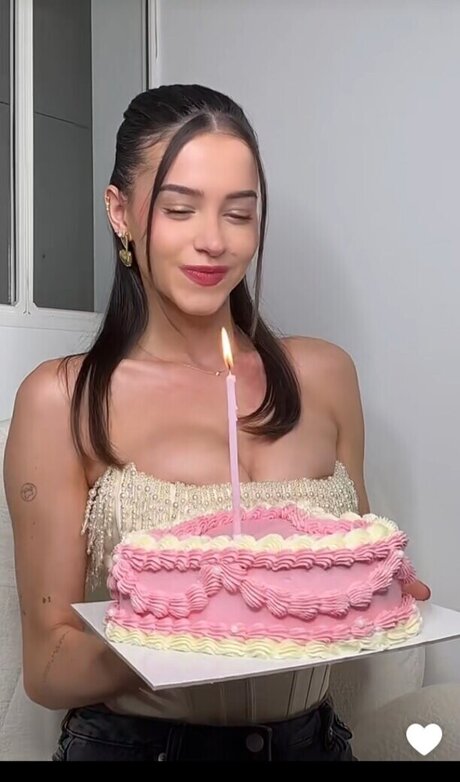 L a Elui nackt schöne foto