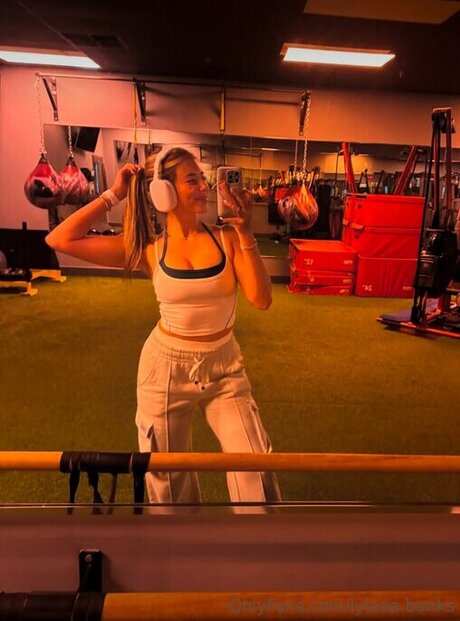 lylaaa banks top pornografische foto