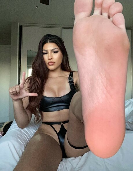 God Sab sexy top fotos