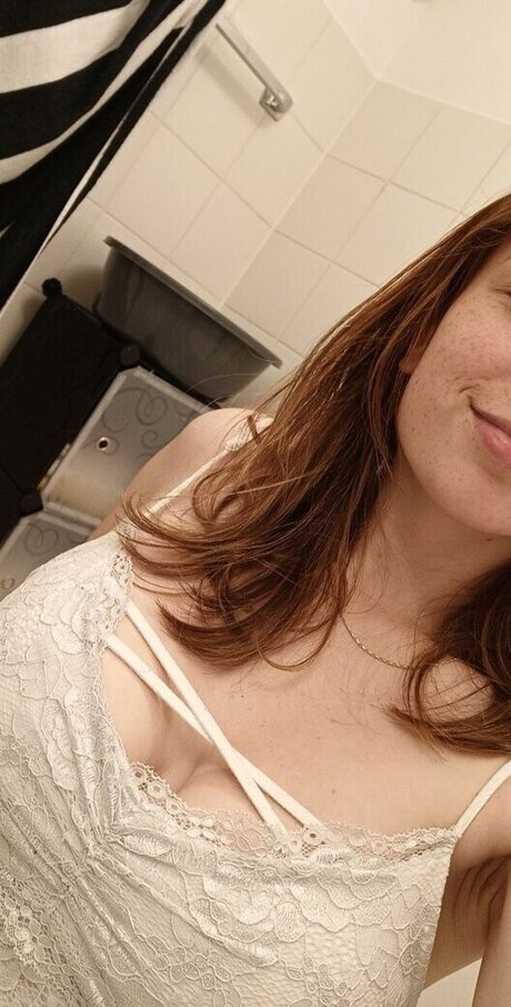 eAngi02 hübsche nackt foto