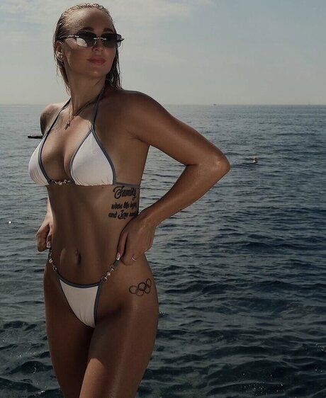 Anna Egorova hübsche akt galerie