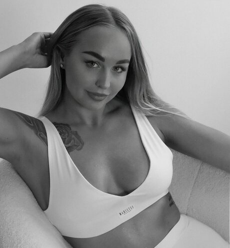 Anna Egorova kunst sexy bild