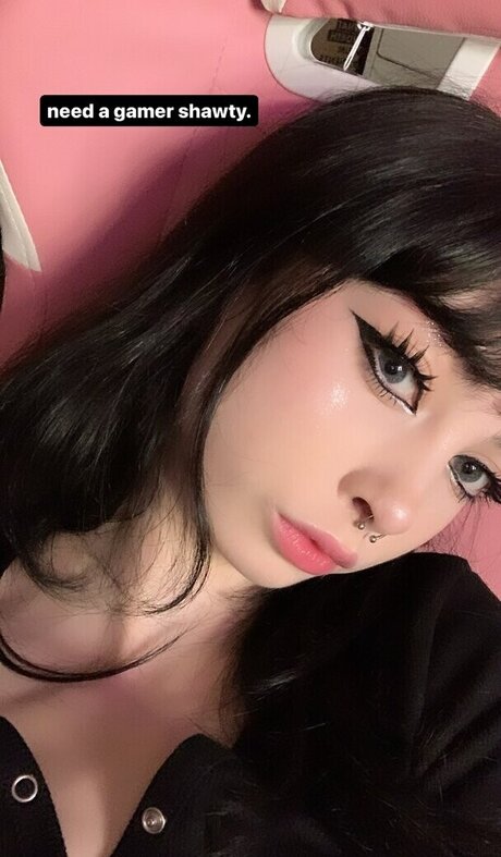 Sashad0ll schauspielerin kunst galerien