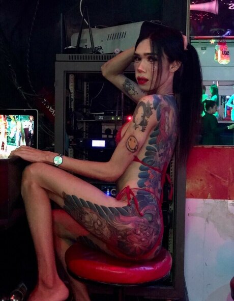 Natthrika nackt bild