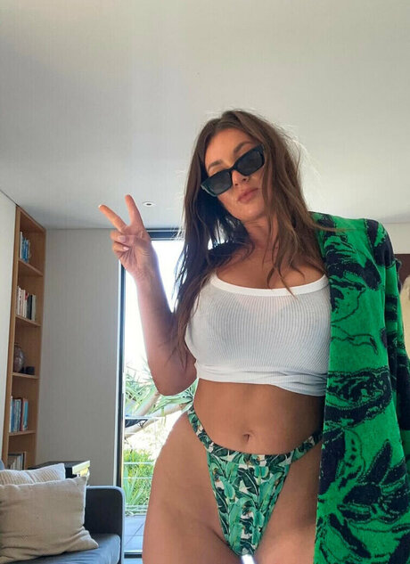 Monique Hristovska nackt pornografische bild