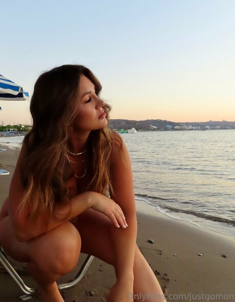 Monique Hristovska hübsche nette bild