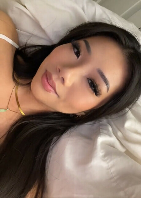 Eden Luong hd akt bild