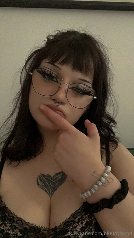 bl00dyh4nd heiße sexy fotos