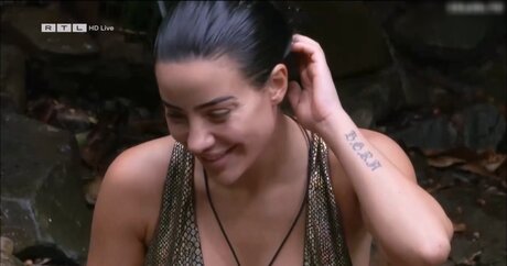 Ich bin ein Star Holt mich hier raus_ sexy top foto