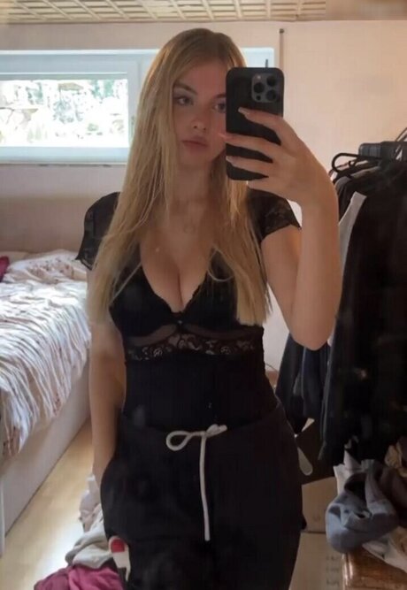 Jellina nacktheit pornografische foto