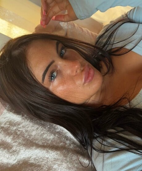 Ciara Wilmot top hd archiv