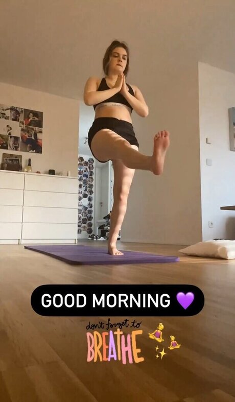 Mondwika model akt galerie