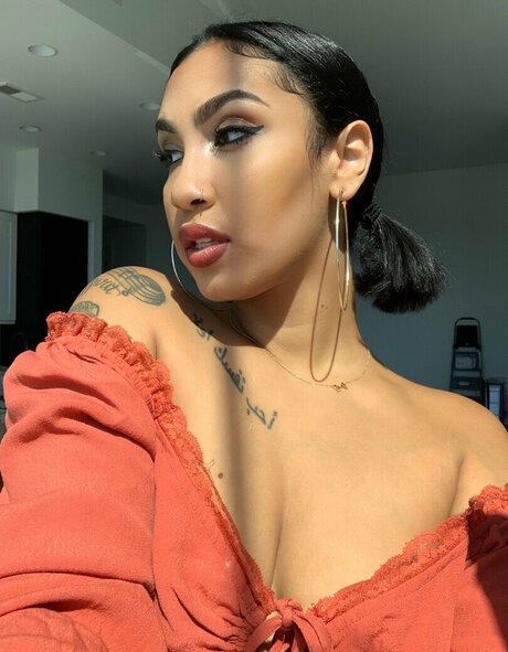 Queen Najia porno nackte galerie