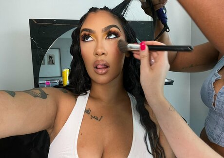 Queen Najia nackt freie galerien