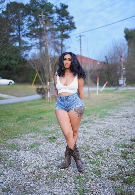 Queen Najia schauspielerin fotos