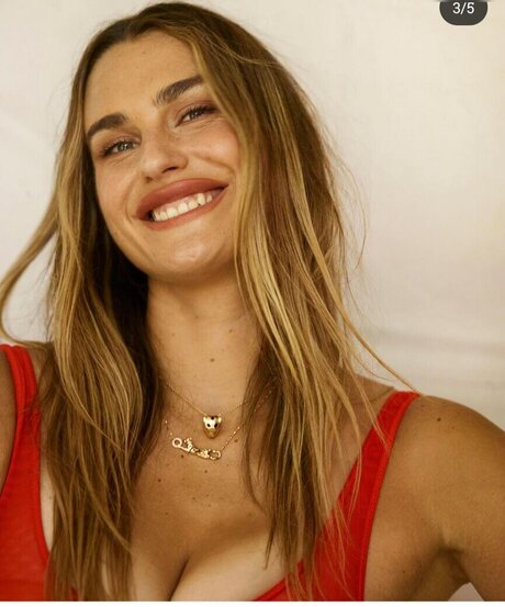 asiatische studentin onlyfans schöne perfekte bild