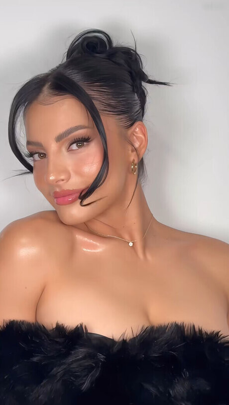 Ivana Santacruz perfekte erotische bild