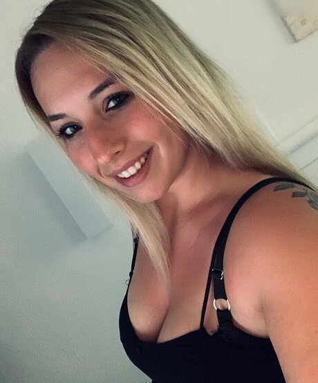 Alinas Landleben hübsche pornostar bild