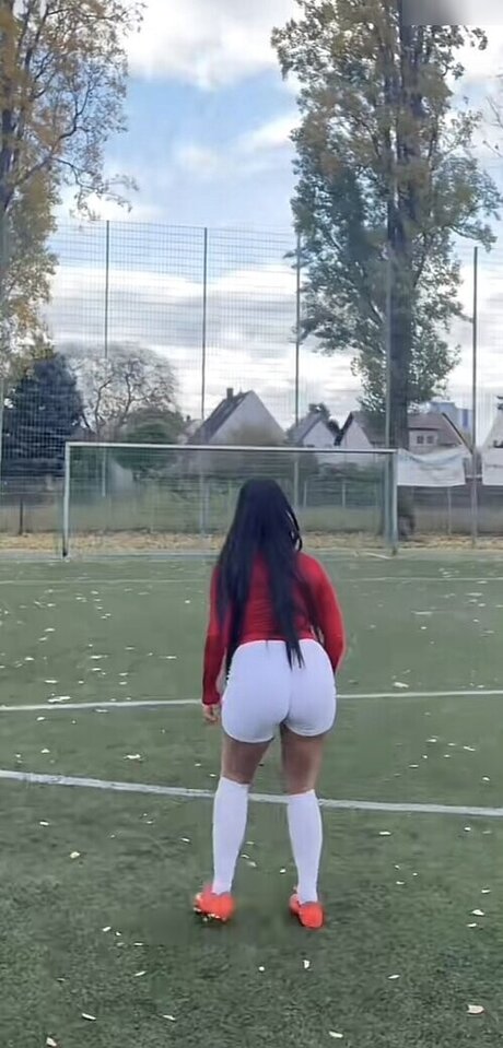 Adelina Hyseni erwachsene erotische galerien