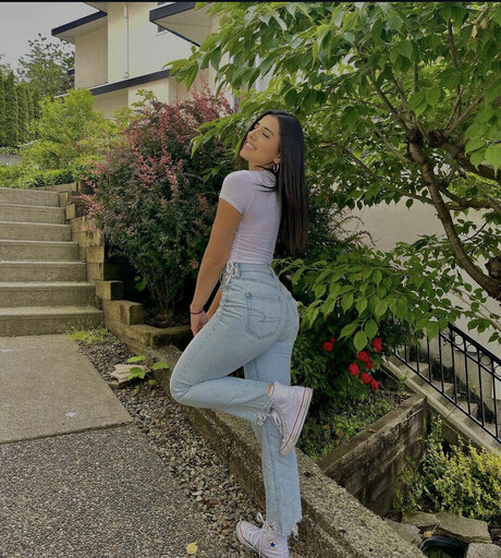 Gal Akbari xxx nackte galerie